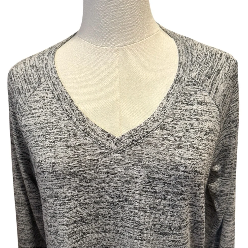 Banana Republic V-neck Black White Marled Lightweight Womens Sweater Small